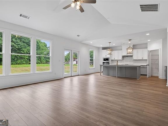 4th image of 69 Stanley Dr