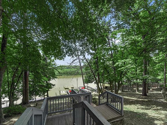 4th image of 120 Sunset Dr