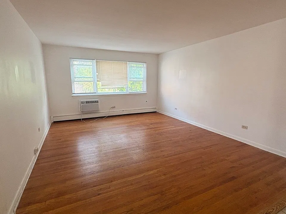 345 N Laverne Ave #4