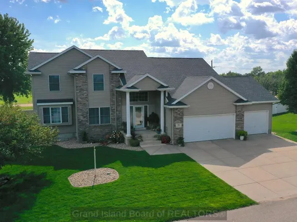 319 Ponderosa Dr, Grand Island, NE 68803