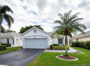 9092 S Lake Park Cir S, Davie, FL 33328
