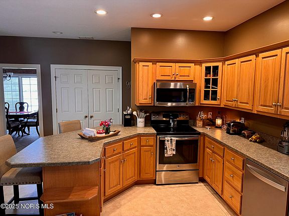 5th image of 1001 Greystone Dr