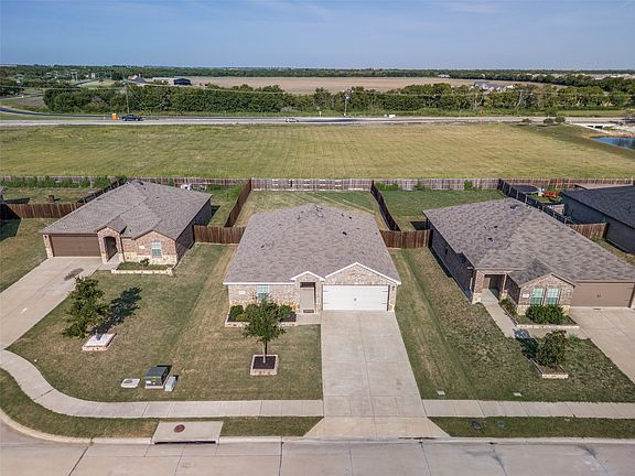 2nd image of 1506 Buckaroo Ln
