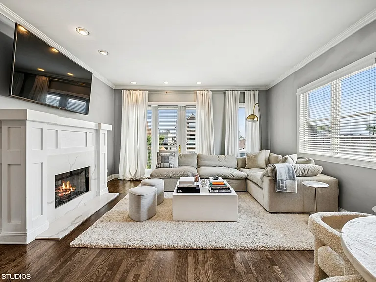 2440 W Cortez St #3 — Photo 4