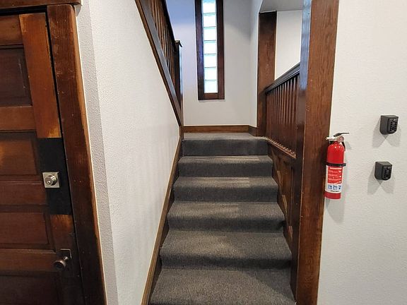 5th image of 2835 E 8th St Unit 2