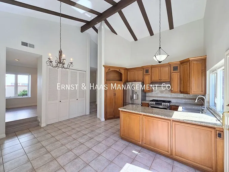 10835 Slater Ave — Photo 12