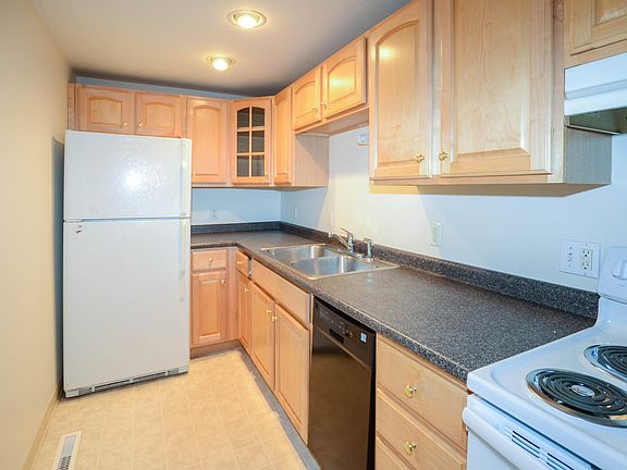 4th image of 71 Grove St #Grove
