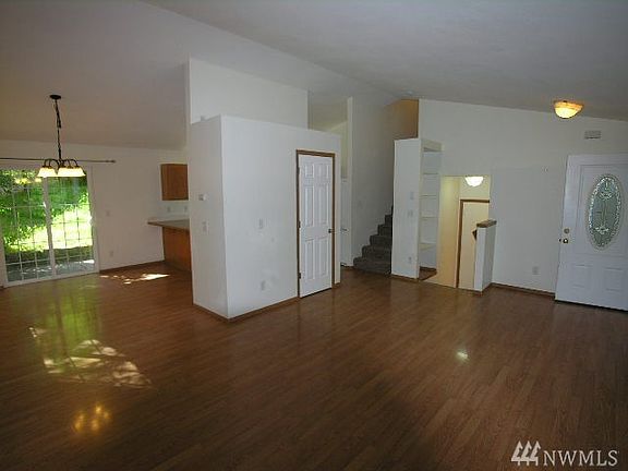 5th image of 17316 Hill Ln SE