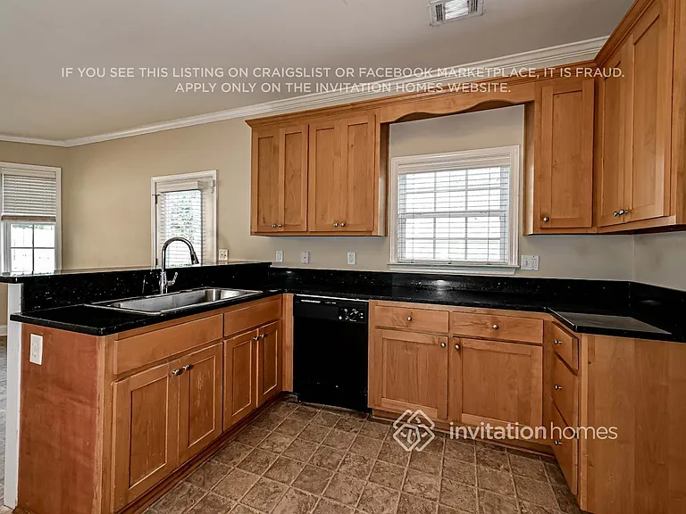 909 Lakeside Ct — Photo 7