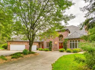 4 Buffalo Rd, North Oaks, MN 55127