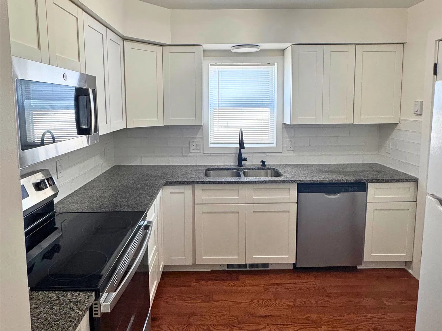 3 bed, 1.0 bath, $2,300 — Photo 3