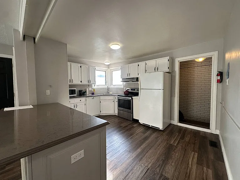 778 Weller St — Photo 6