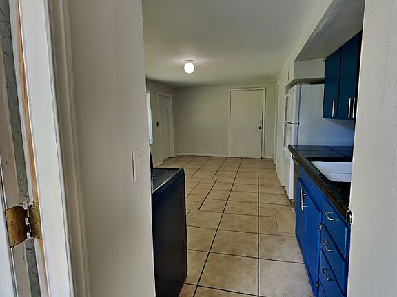 3rd image of 142 Lynbrook Dr