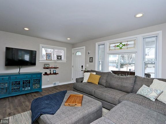3rd image of 150 Morton St W