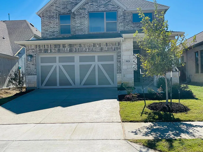 9028 Winding Creek Dr — Photo 2