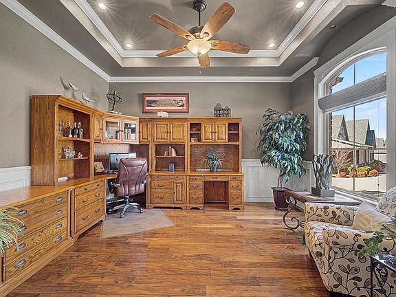 4th image of 1270 Edinburgh Loop