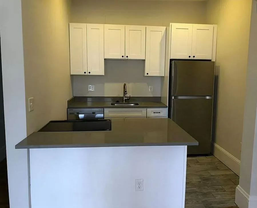 1 bed, 999 sqft, $2,800 — Photo 3