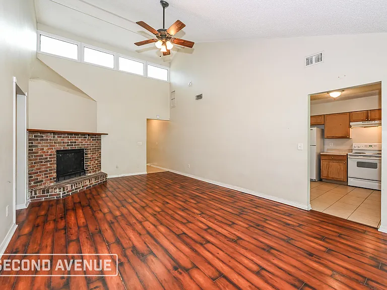 1540 Lake Shore Blvd — Photo 5