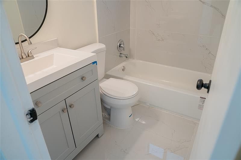1st image of 1075 NE 32nd St #2