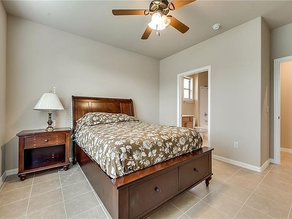 4th image of 10116 Sandhurst Dr