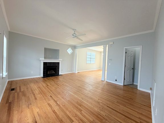 3rd image of 307 Laurel Hill Ln