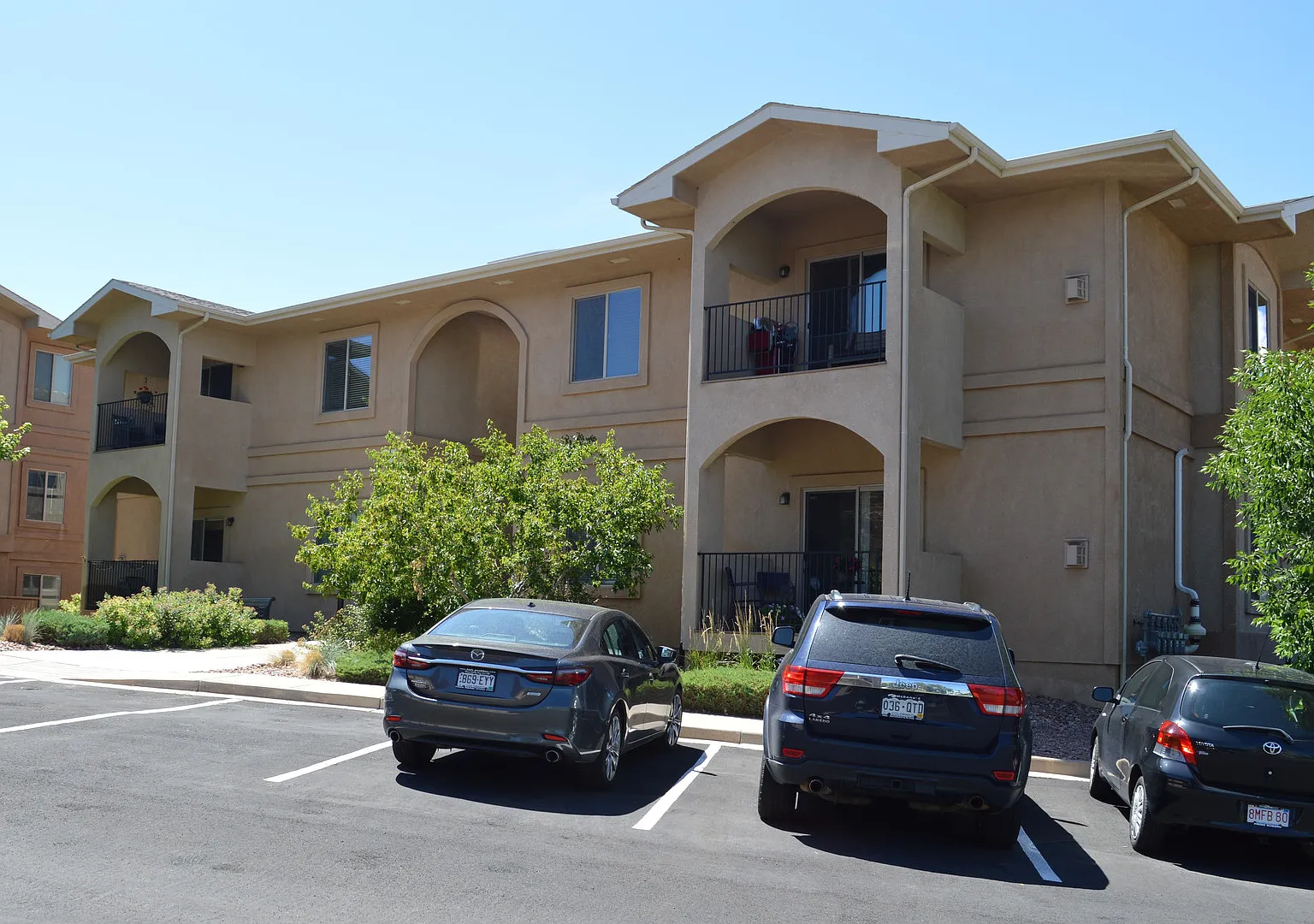 Beautiful 3 Bed 2 Bath Condo with Amazing Mountain Views — Photo 2