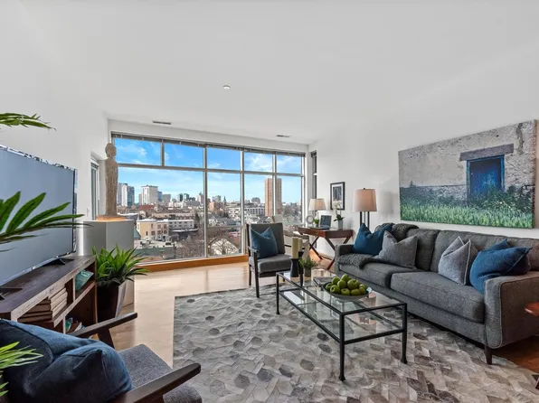 1550 East Royall PLACE #702, Milwaukee, WI 53202