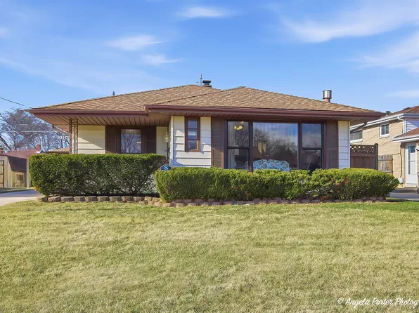 2326 Walnut St, Waukegan, IL 60087