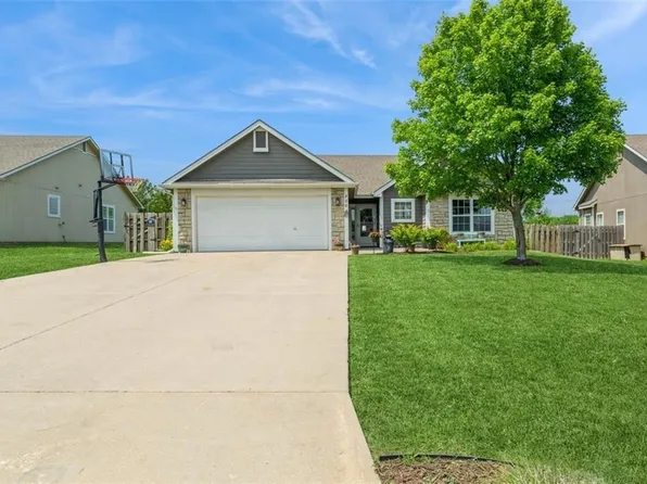 928 Bluestem Dr, Baldwin City, KS 66006