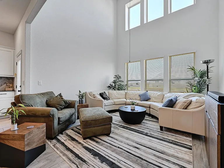 13004 Bloomington Dr — Photo 2