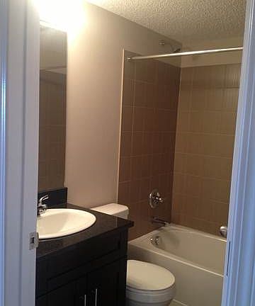 3rd image of 530 Watt Blvd