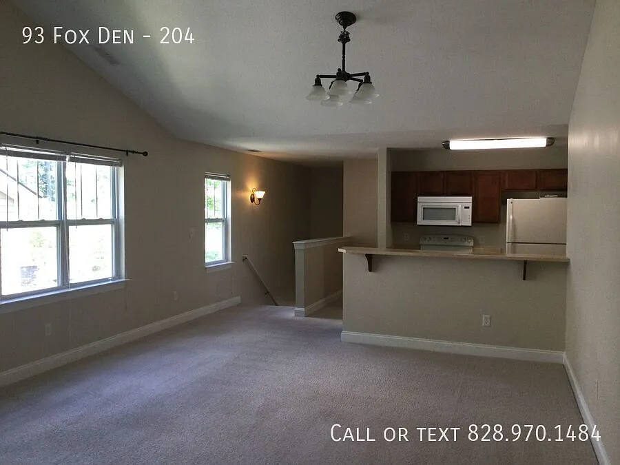 3 Bedroom Townhouse in amazing location! — Photo 3