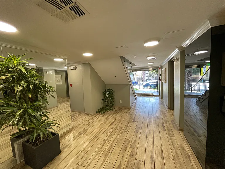 Lanewood Court Apartments — Photo 19