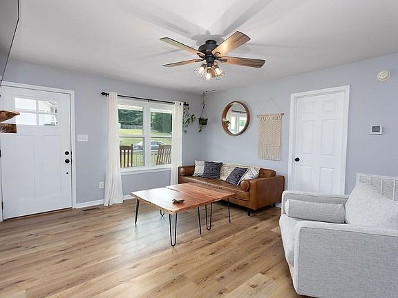 3rd image of 167 Hollow View Dr SE