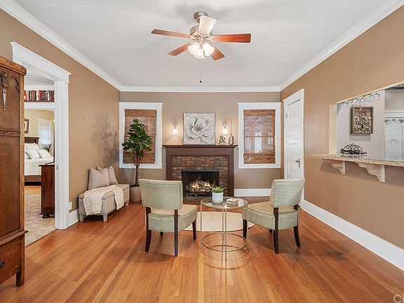 3rd image of 336 N Glendora Ave