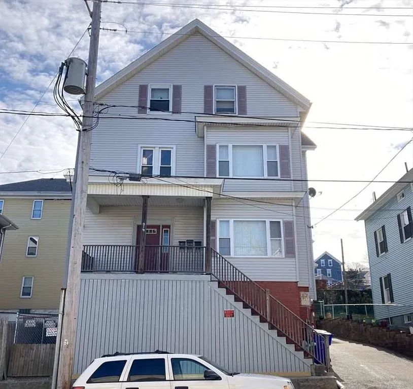 3 bed, 1.0 bath, 1172 sqft, $1,700 — Photo 1