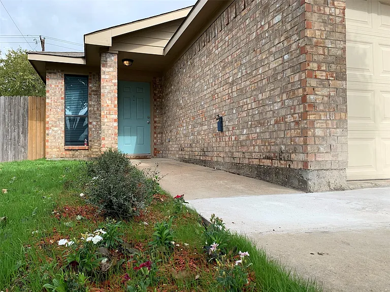 1021 Olivewood Ln — Photo 13