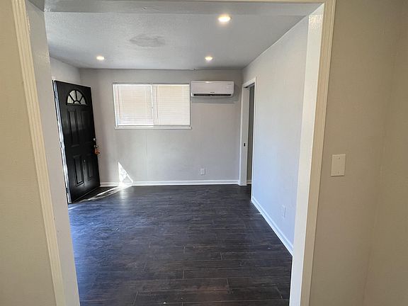 4th image of 302 Omaha St #102