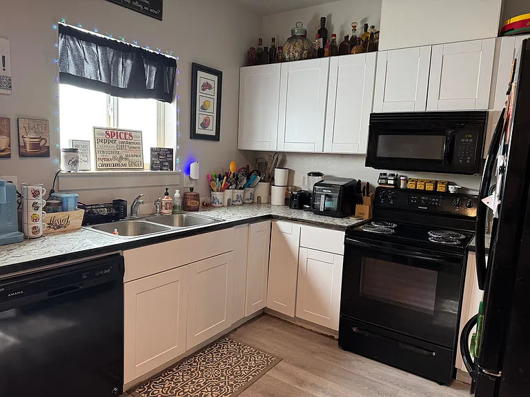 1005 N B St — Photo 2