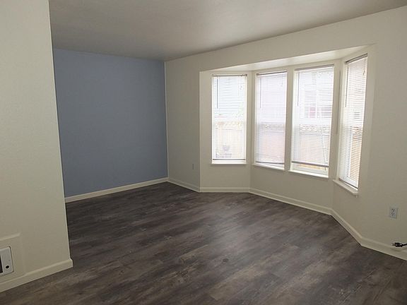 5th image of 1010 Pilchuck Ave #1