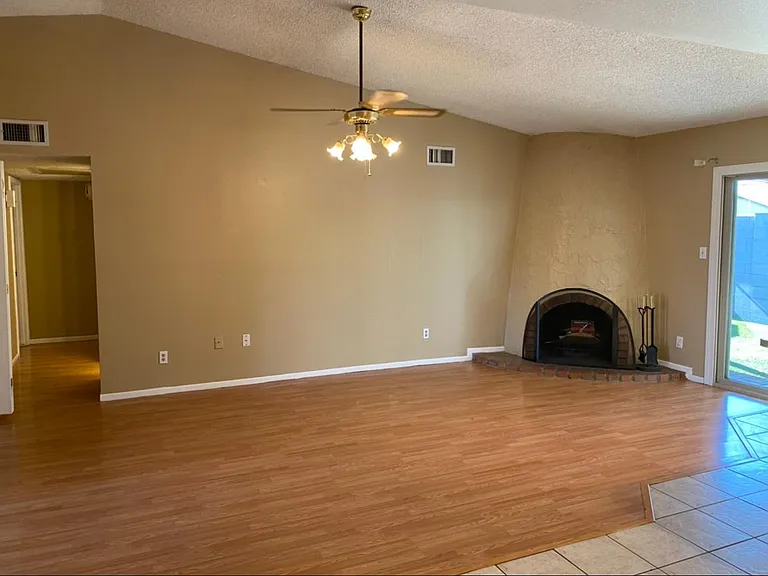 5213 W Carol Ave — Photo 2