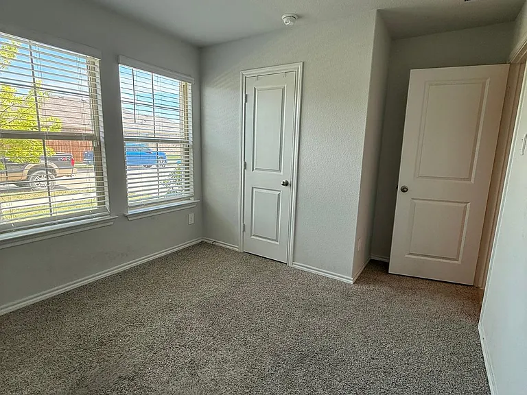 112 Piping Rock Dr — Photo 6