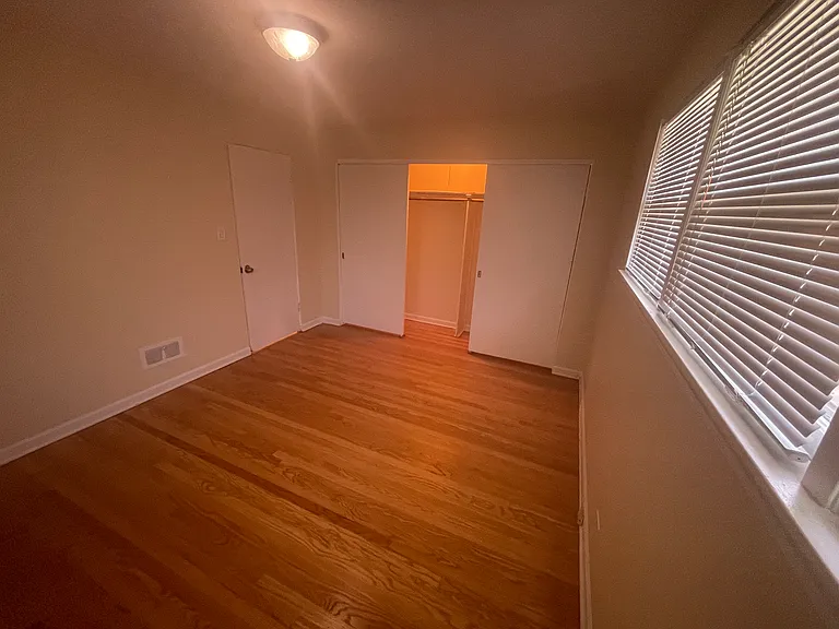9521 Kildare Ave — Photo 12