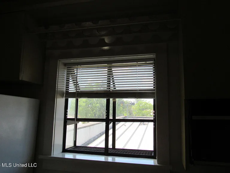 931 E Fortification St — Photo 18