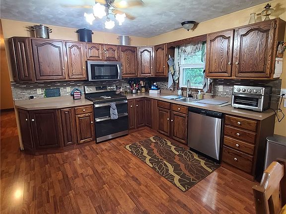 2nd image of 171 Pyle Pl