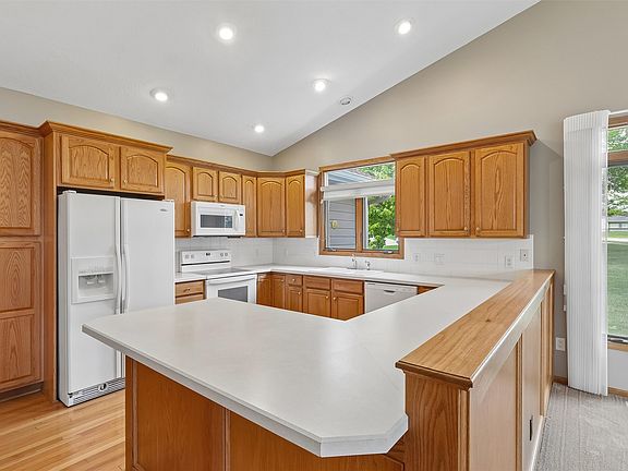 5th image of 1845 SE Ashleaf Cir