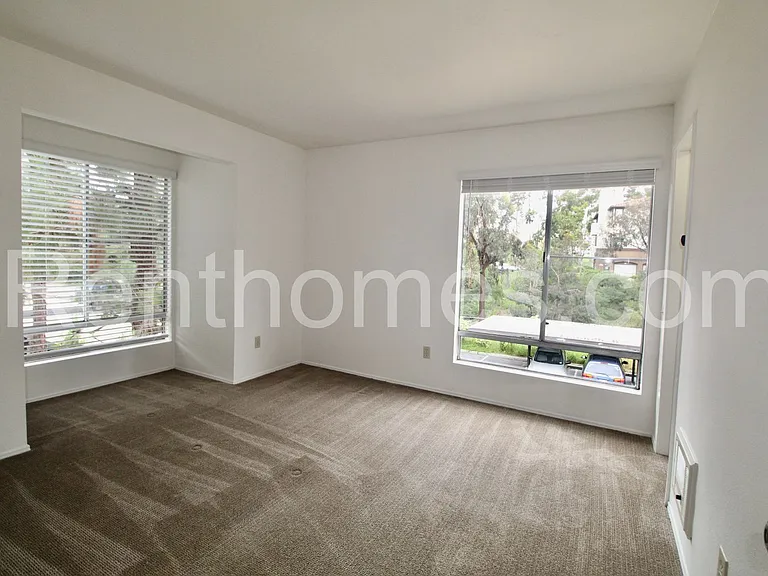 7958 Mission Center Ct #E — Photo 15