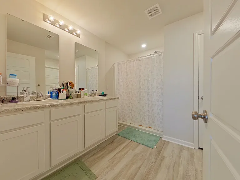 6-web-or-mls-6 Main Bathroom-3_04132026