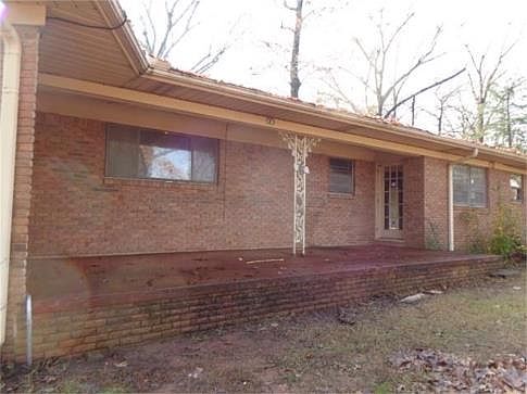 3rd image of 109 Mustang Blvd