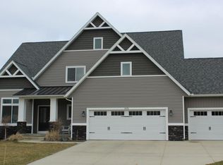 1415 Ponstein Dr, Hudsonville, MI